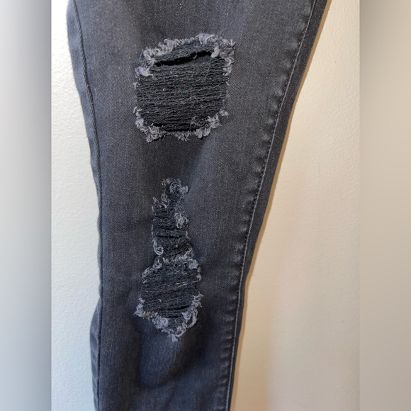 SO Black Super High Rise Distressed Skinny Jeggings - size 3 (26) - Picture 5 of 9